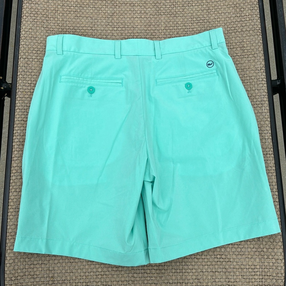 Mens NWOT vineyard vines, 7 inch performance breaker shorts size 30.